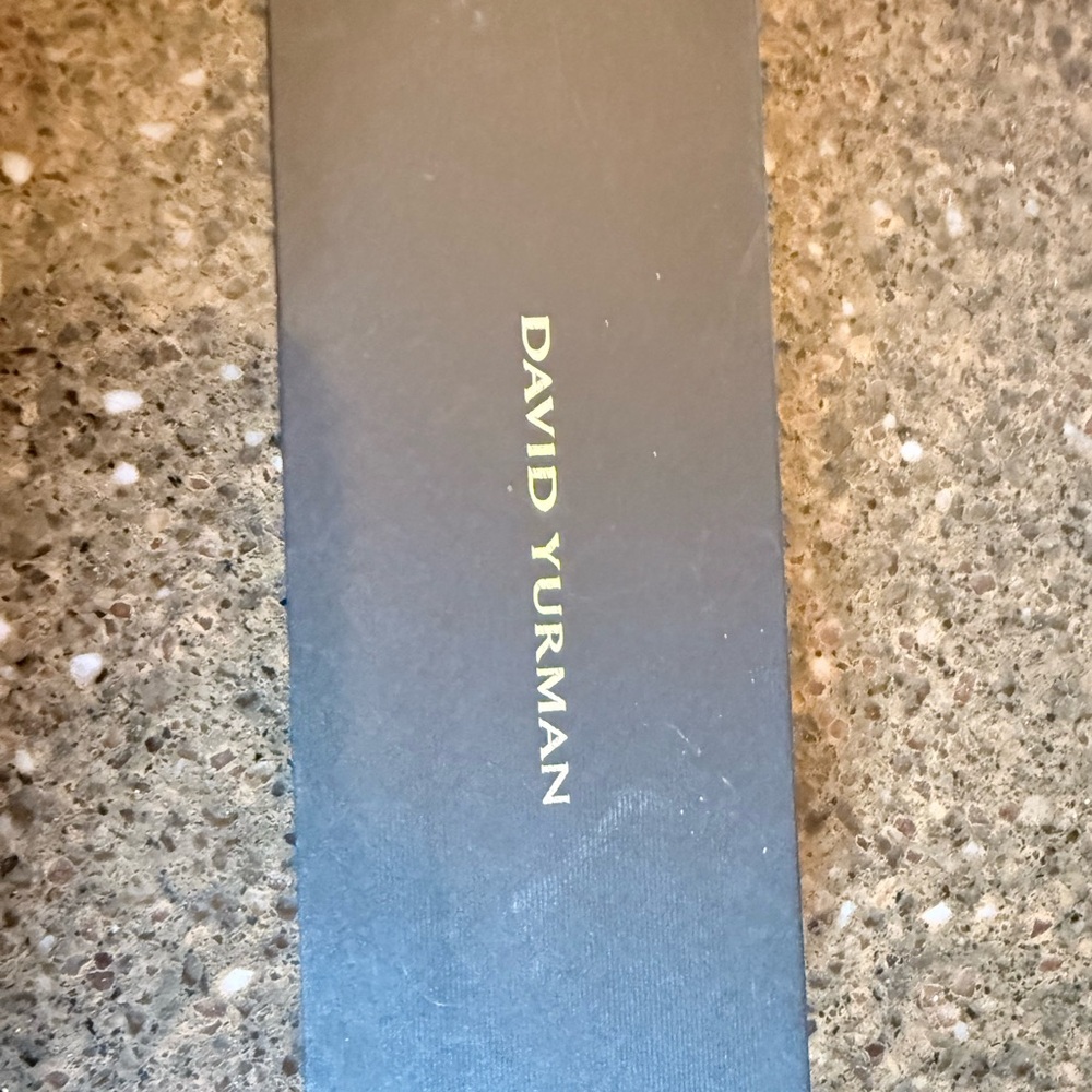 David Yurman White Pearl Bracelet with sterling silver clasp. - Picture 4 of 4